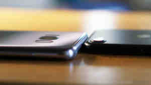Apple-iPhone-7-vs-Samsung-Galaxy-S8