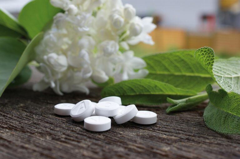 Aspirina nell'acqua delle piante: ecco cosa succede davvero