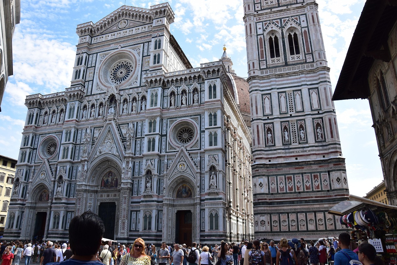 Vista panoramica di Firenze con il Duomo, luoghi da visitare gratuitamente.